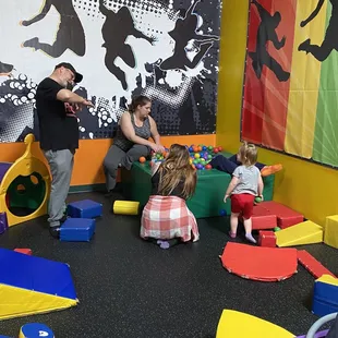 Lil ball pit
