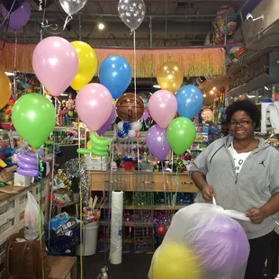 Ordered again from Party Safari for a baby shower. Five 2-balloon clusters and a 3-balloon cluster with "Mother To Be". I  this store!