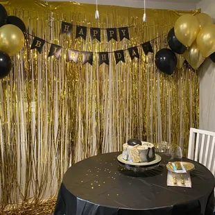 Black and Gold Balloons from Party Vegas