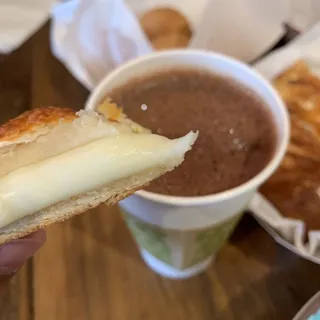 Pan Con Queso