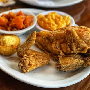 Famous Fried Chicken w/yams &amp; mac n&apos; cheese.