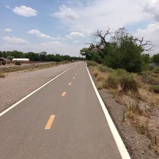 Paved trail up along the rio