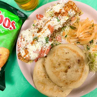 Combo Twin- Un taco y dos pupusa por solo $9.95