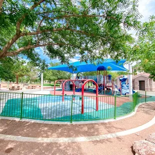 Swing set for kiddos