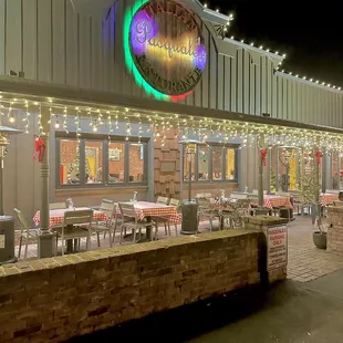 the outside of the restaurant