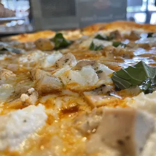 Spicy chicken Bianca pizza