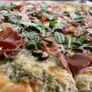 Prosciutto and fresh mushroom with a touch of truffle oil