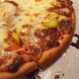 Detail, pepperoni, onion, banana peppers
