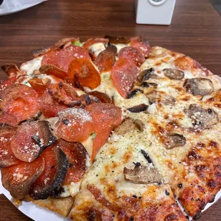 Supreme Pizza half mushroom and cheese