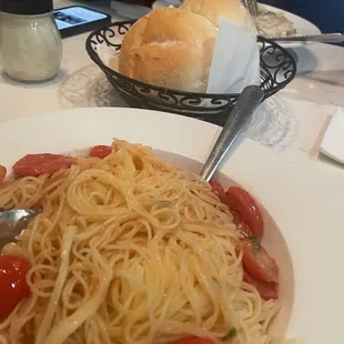 Capellini con Pomodoro - Small with warm soft bread