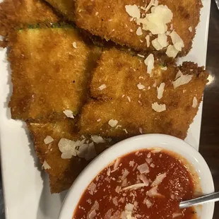 a plate of fried ravia