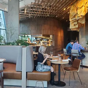 Dining/Bar Looking to Kitchen