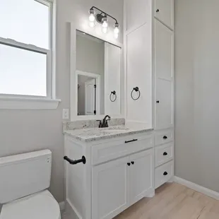 One of the bathrooms from a new construction house we wired! Are you a builder looking for reliable electricians? Let&apos;s talk!