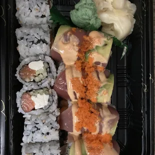 8 Pieces Passion Roll and Philadelphia Roll