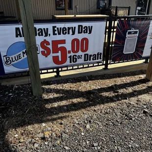 a pay every day sign