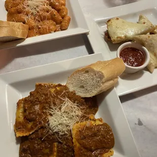 Meat ravioli , gnocchi, &amp; chesssssy garlic bread