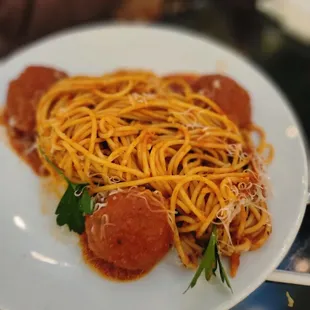 Spaghetti w/ Meatballs