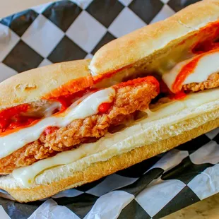 a chicken sandwich in a basket