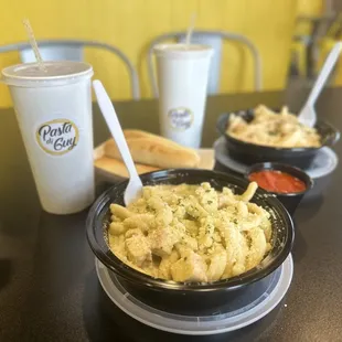 Chefs Pasta Pesto with Chicken, Chefs Pasta Alfredo with Chicken, and a breadsticks bundle