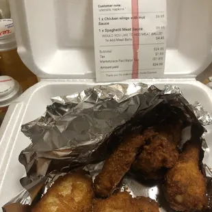 6 Piece Chicken wings with Hot Sauce