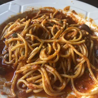 Spaghetti Puttanesca Pasta Dinner