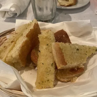 Basket of Garlic Bread Dinner