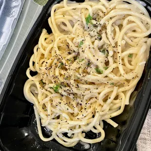 Pasta On The Fly, Maple Street. Creamy Cacio e Pepe, on Bucatini Pasta.