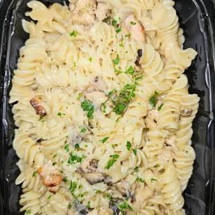 Truffle Love with grilled chicken breast and fusilli