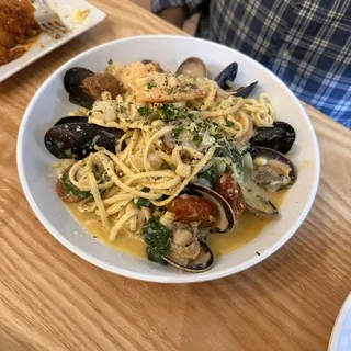 Linguini Aloo Scoglio