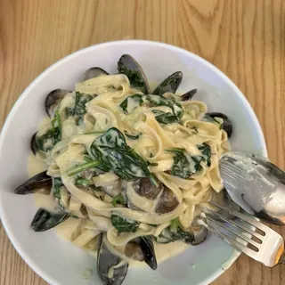 Fettuccine Alfredo