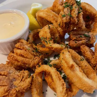 CRISPY CALAMARI
 Spicy Aioli