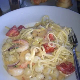 Linguini with Shrimp and Scallops
