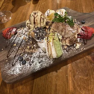 Dessert sampler ! Perfect way to end the meal! Delicious!!