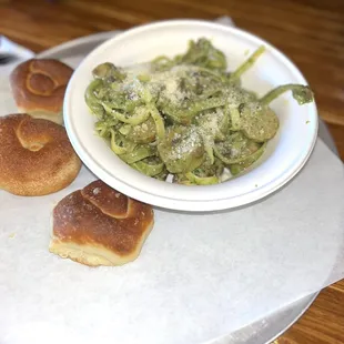 Fettuccine Pesto Alfredo with garlic knots