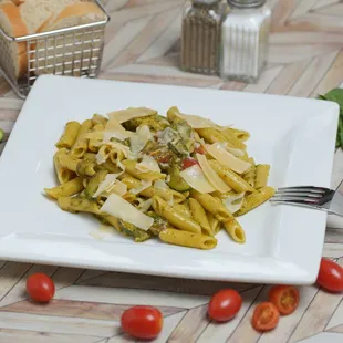 Penne el Pesto
Penne pasta in pesto sauce, zucchini &amp; cherry tomato. 

Add chicken, shrimp or beef strips for extra charge