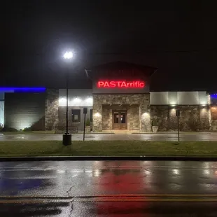 the outside of a restaurant