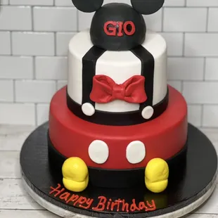 a mickey mouse birthday cake
