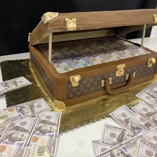 Louis Vuitton Money Case Cake