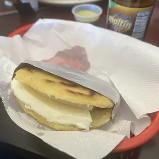 Arepa de Queso Mano (Fresh WhiteCheese)