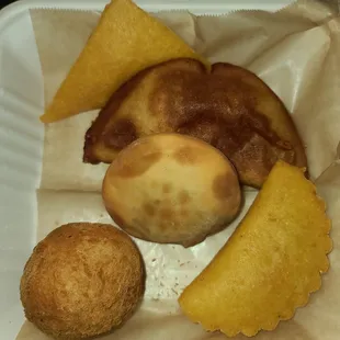 Empanada Colombiana de Queso  Empanada de Pabellon  Pastelito de Carne  Empanada Colombiana de Pollo  Papitas Maracuchas
