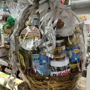 A food basket that would impress the heck out of me.