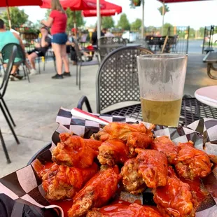 Sunday $.69 wings and $2.25 draft special, out on the patio.  #UpCloseSavor  XP