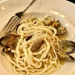 Linguini with clams