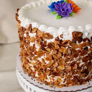 ows a cake on a cake stand