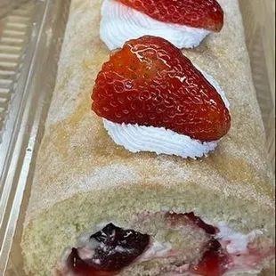 Torta roll with strawberry filling