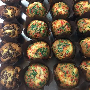 Christmas fetti and chocolate chip muffins