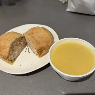 Lg Chicken pasty &amp; gravy