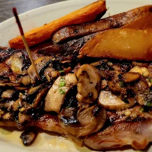 NY Strip w Mushrooms and steak fries