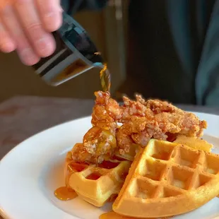 Chicken &apos;n waffle