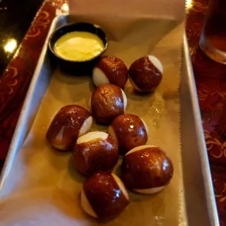 PRETZEL BITES